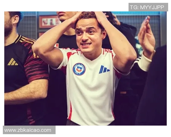 足球明星的模糊照片高清呈现神秘魅力与运动激情的完美结合 足球明星的模糊照片高清呈现神秘魅力与运动激情的完美结合